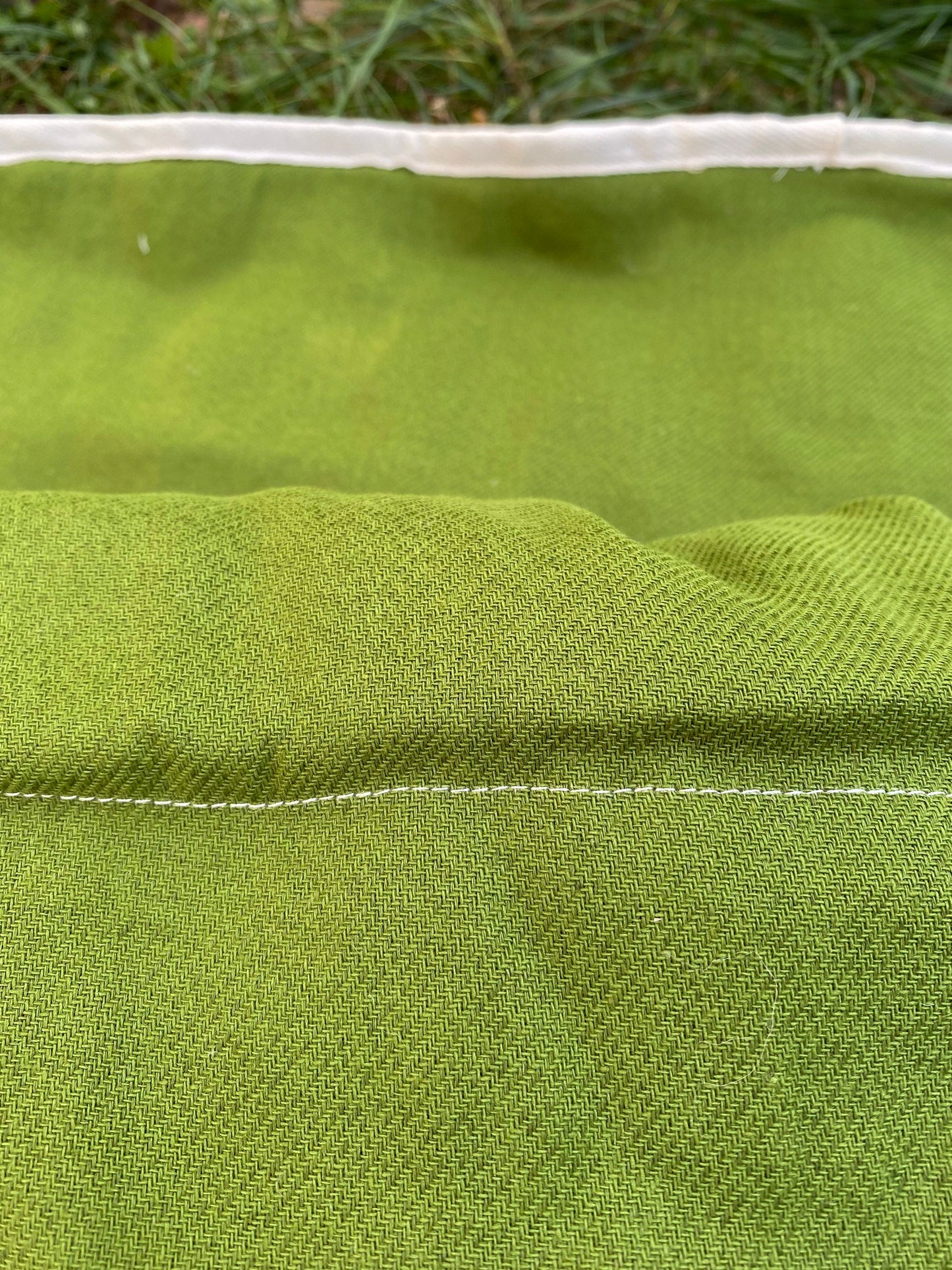 Green hemp zafu with organic hemp filler and fabric outside, elastic and paddy