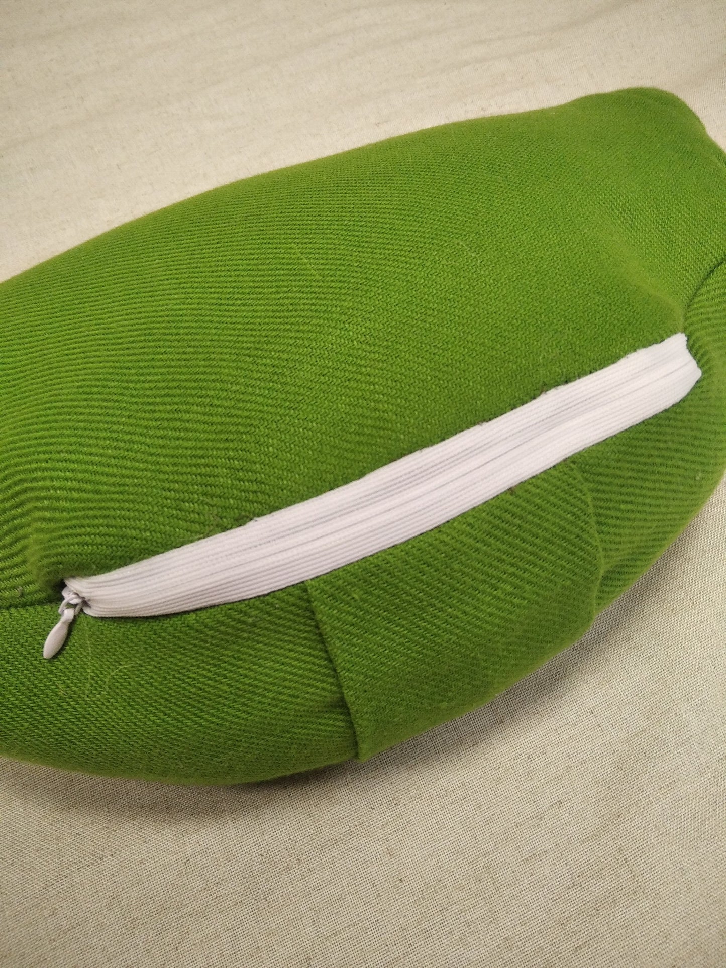 Meditation cushion made of hemp and filled with buckwheat