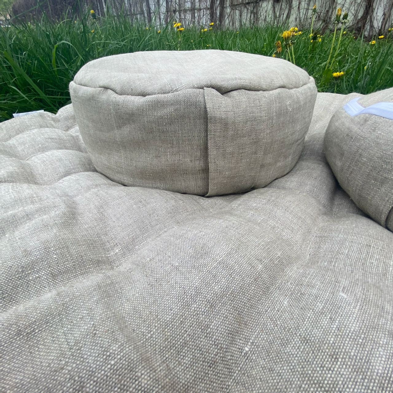 Hemp round zafu meditation cushion with buckwheat husk