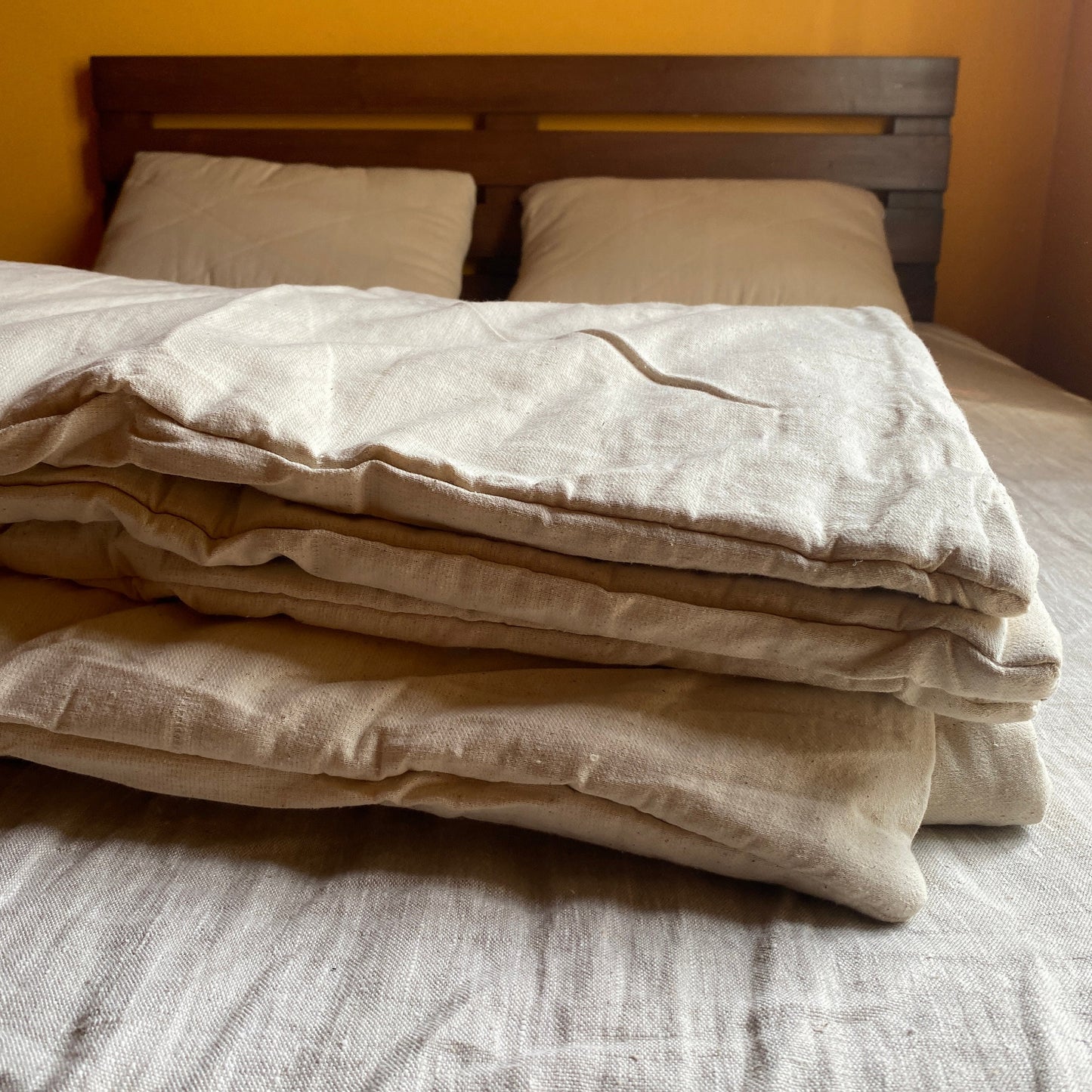 Hemp blanket, hemp filler and natural cotton top