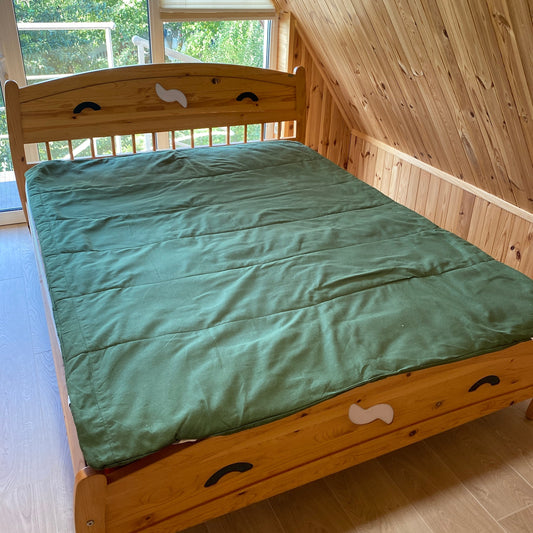 Hemp green topper with elastic bands on the sides