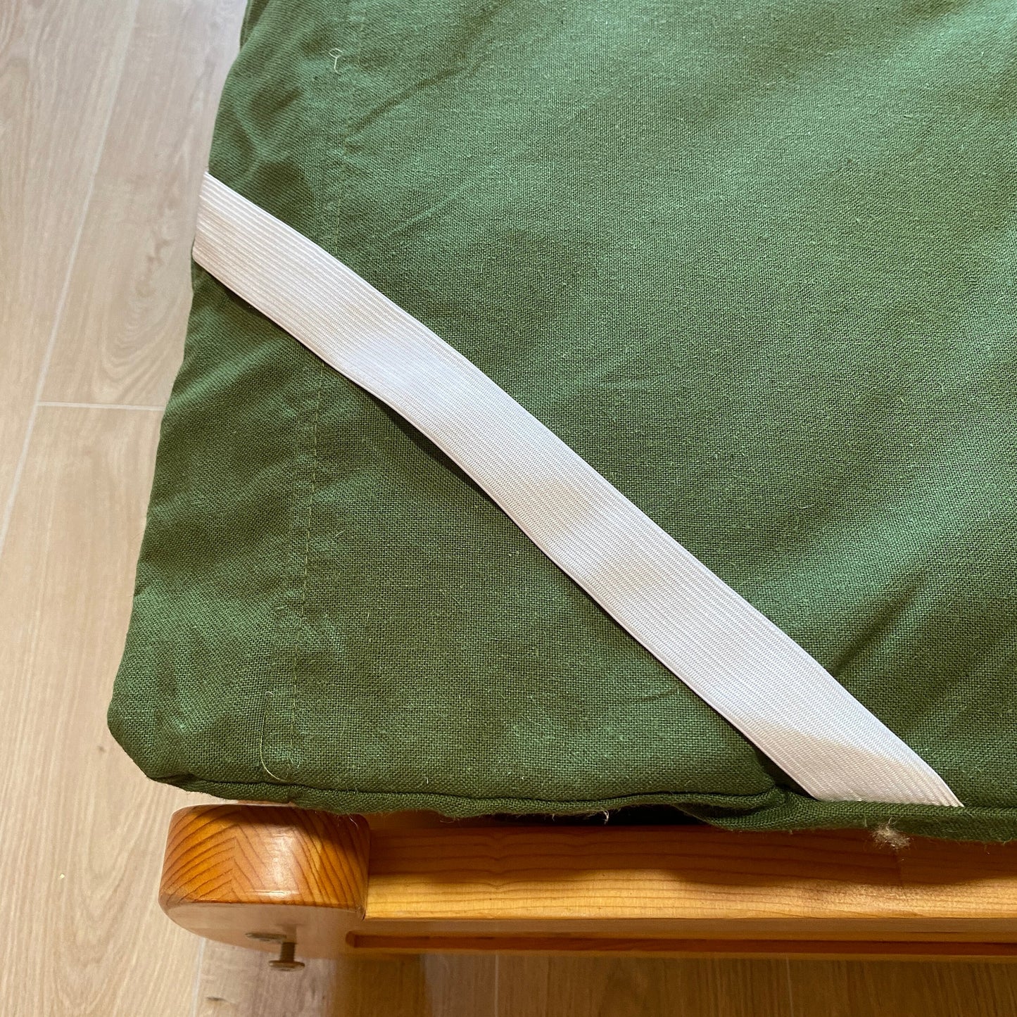 Hemp mattress topper green with 4 strings