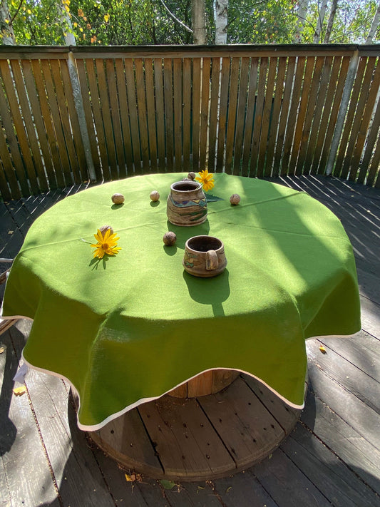 Green hemp round tablecloth made of organic cloth with white sides, Farmhouse beautiful decor