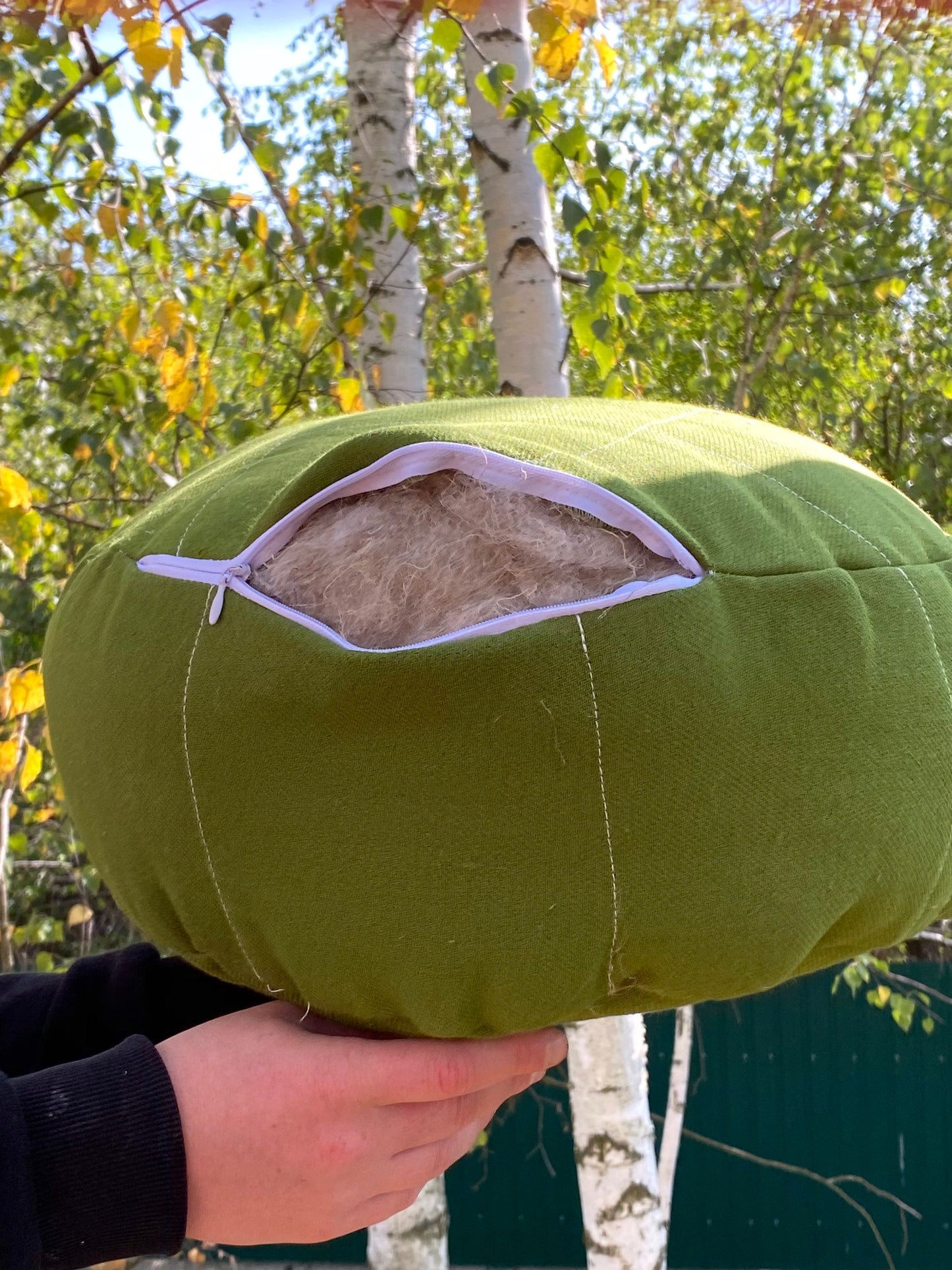 Green hemp zafu with organic hemp filler and fabric outside, elastic and paddy