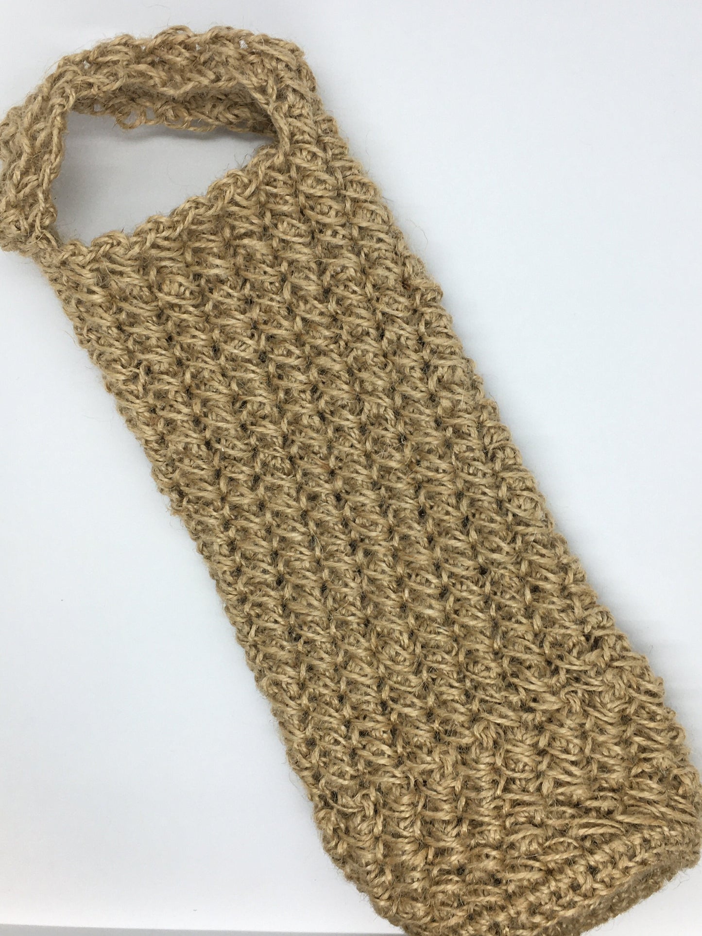 Crochet wine bag made of hemp