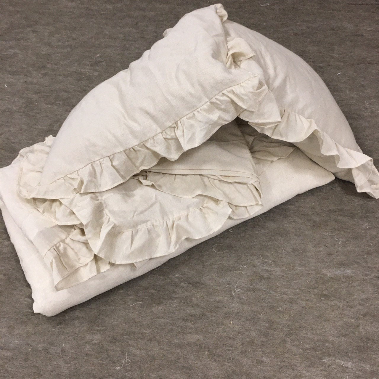 Ruffled hemp bedding set 3 pieces, 1 duvet cover and 2 pillowcases, Natural and antibacterial bedding for you