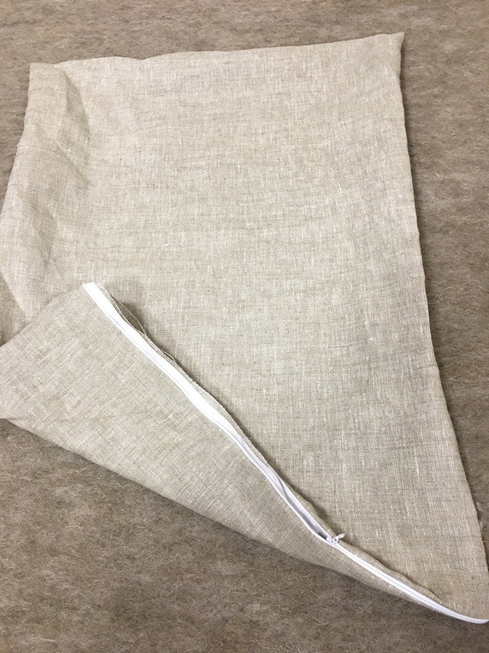 Hemp pillow protector with zipper made of thicker hemp fabric