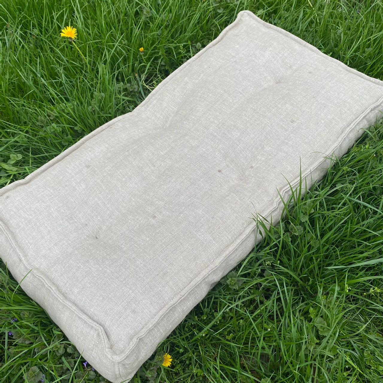 Hemp floor cushion with hemp filler