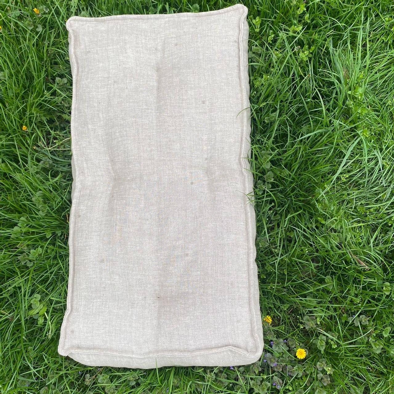 Hemp floor cushion with hemp filler