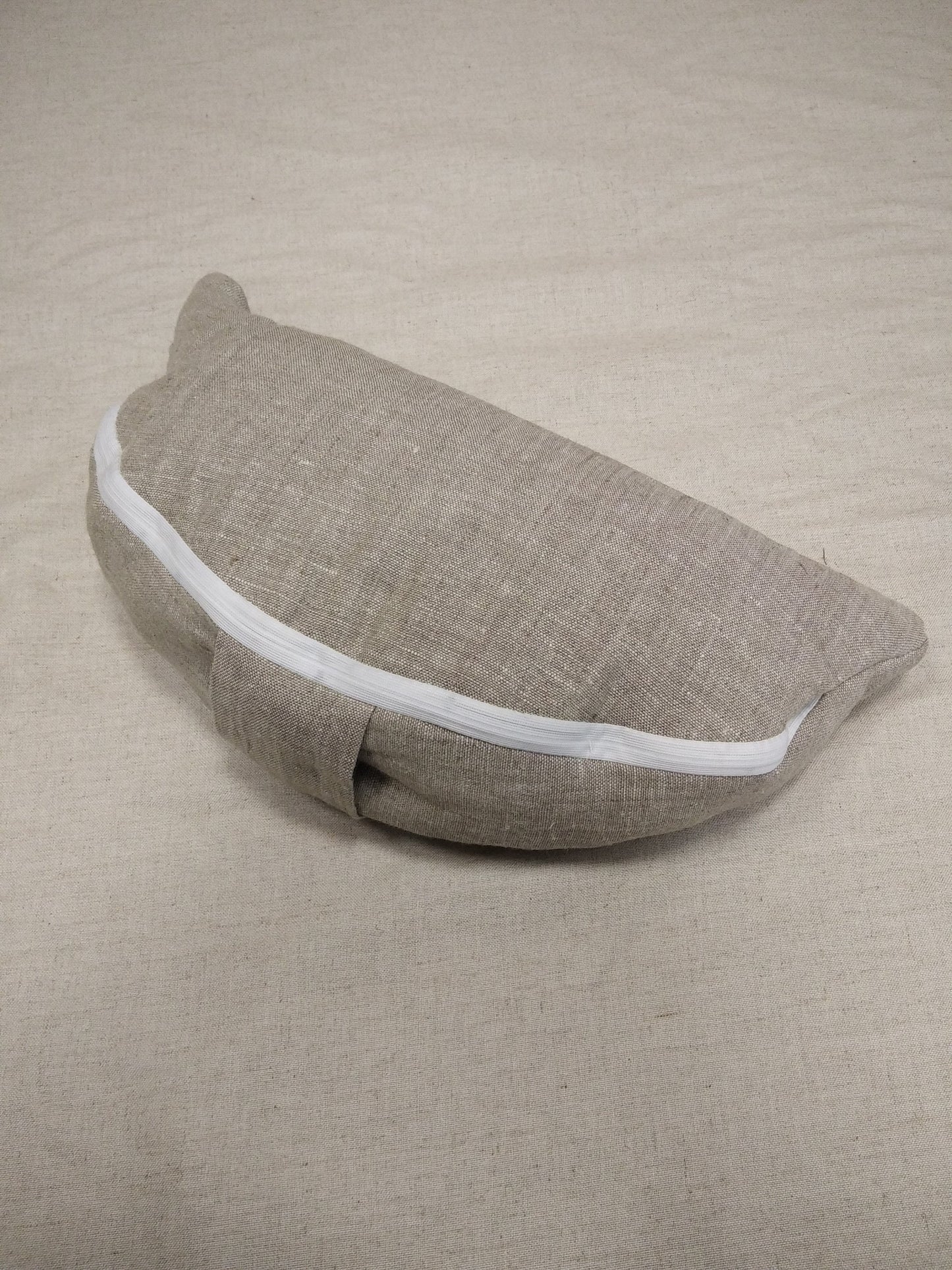 Hemp crescent cushion, Buckwheat pillow for meditation