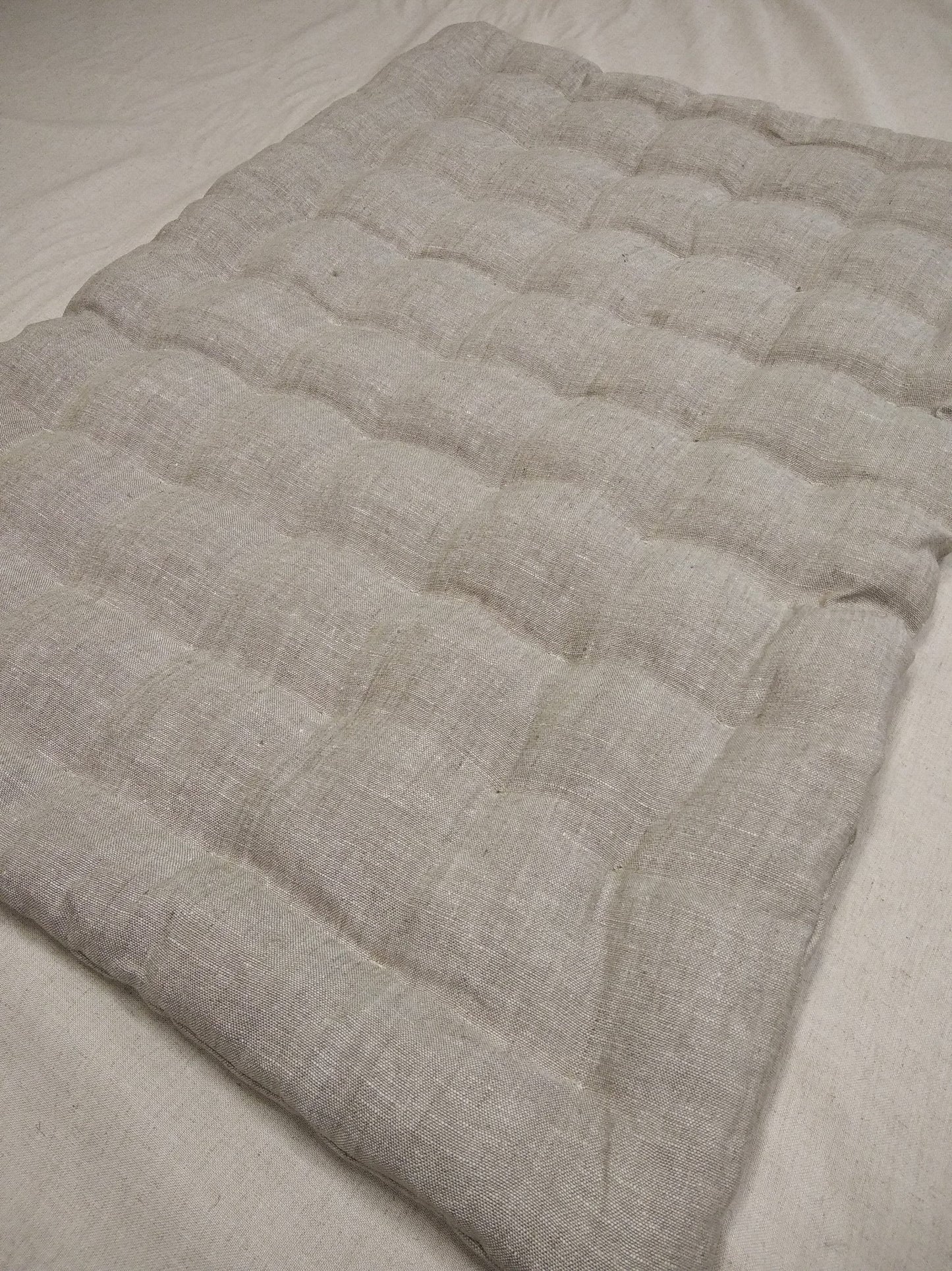 Hemp yoga mat with buckwheat husk