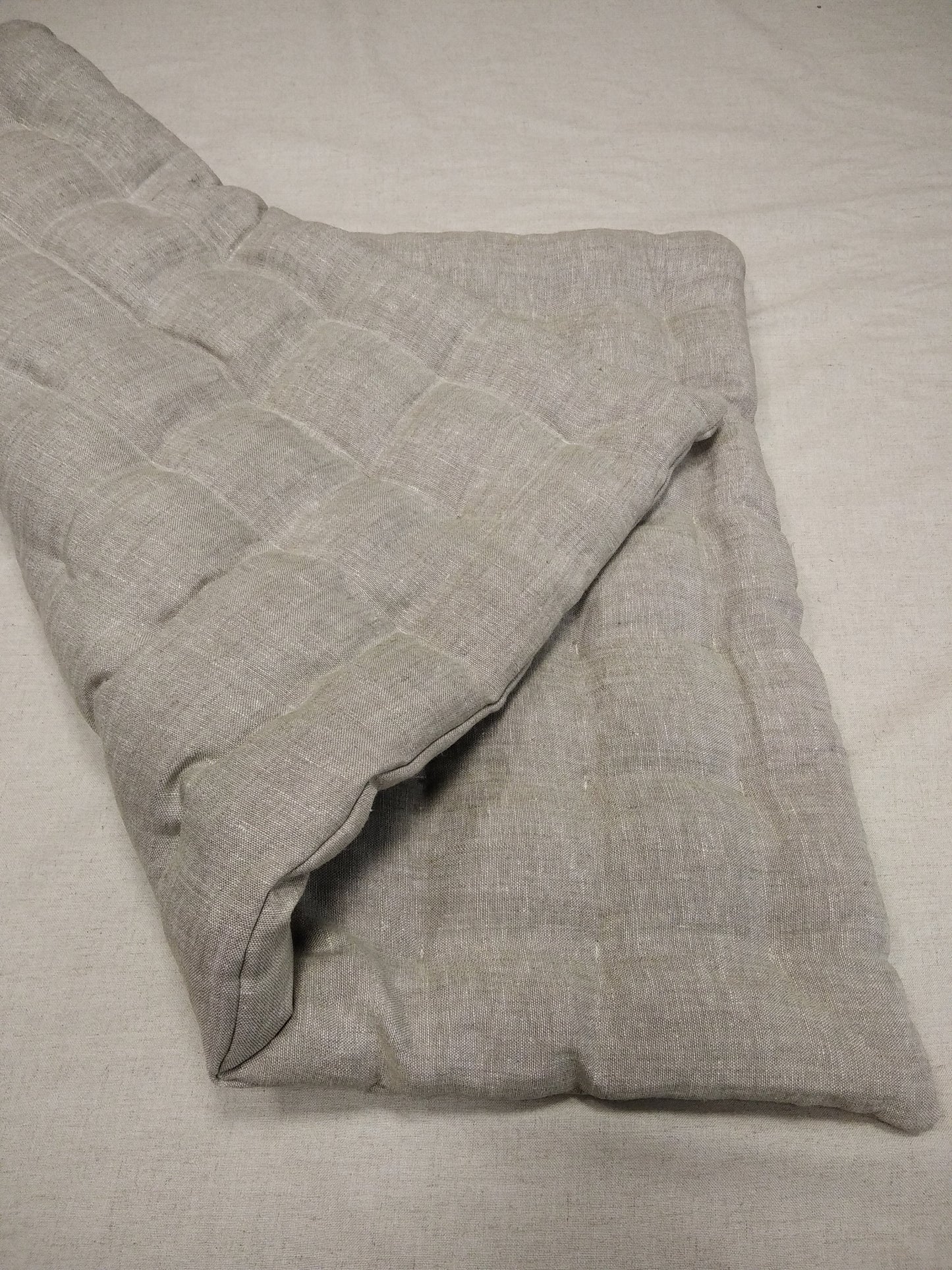 Hemp yoga mat with buckwheat husk