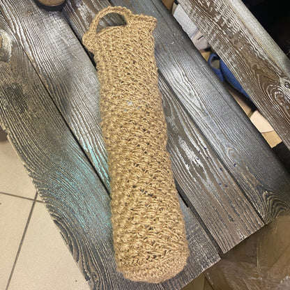 Crochet wine bag made of hemp