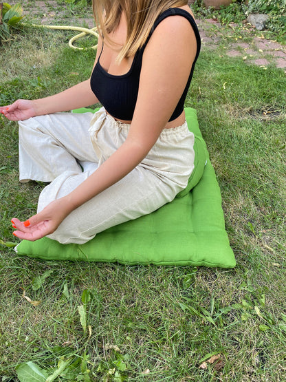 Yoga mat, buckwheat husk inside and hemp fabric outside