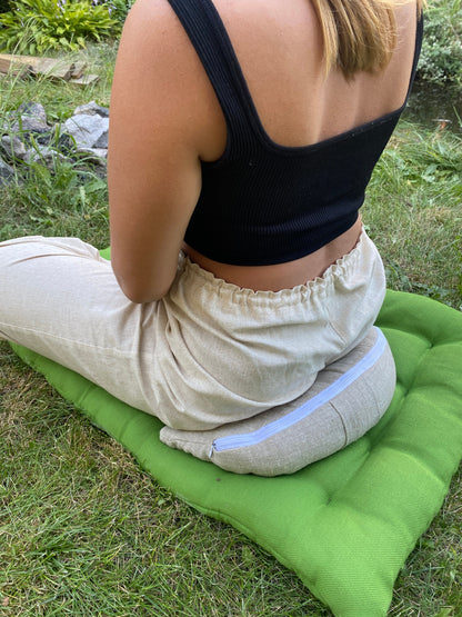 Crescent pillow, hemp and buckwheat husk