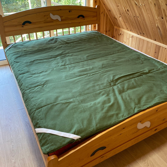 Hemp green topper with elastic bands on the sides