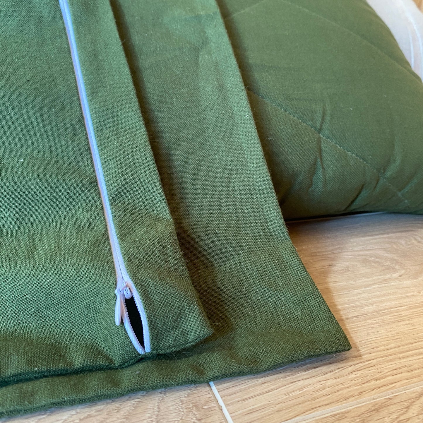 Hemp pillowcase with zipper, green colour