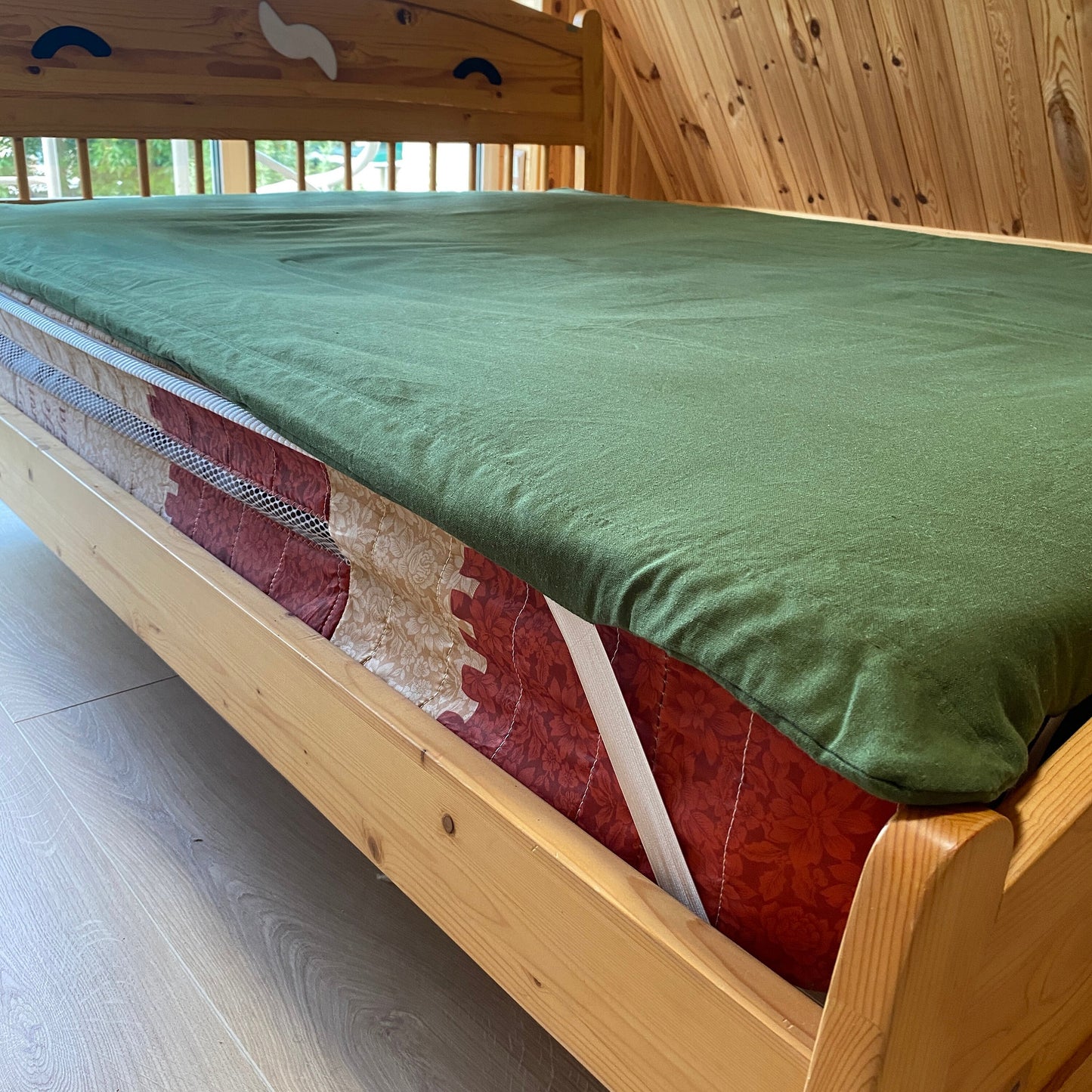 Hemp mattress topper green with 4 strings
