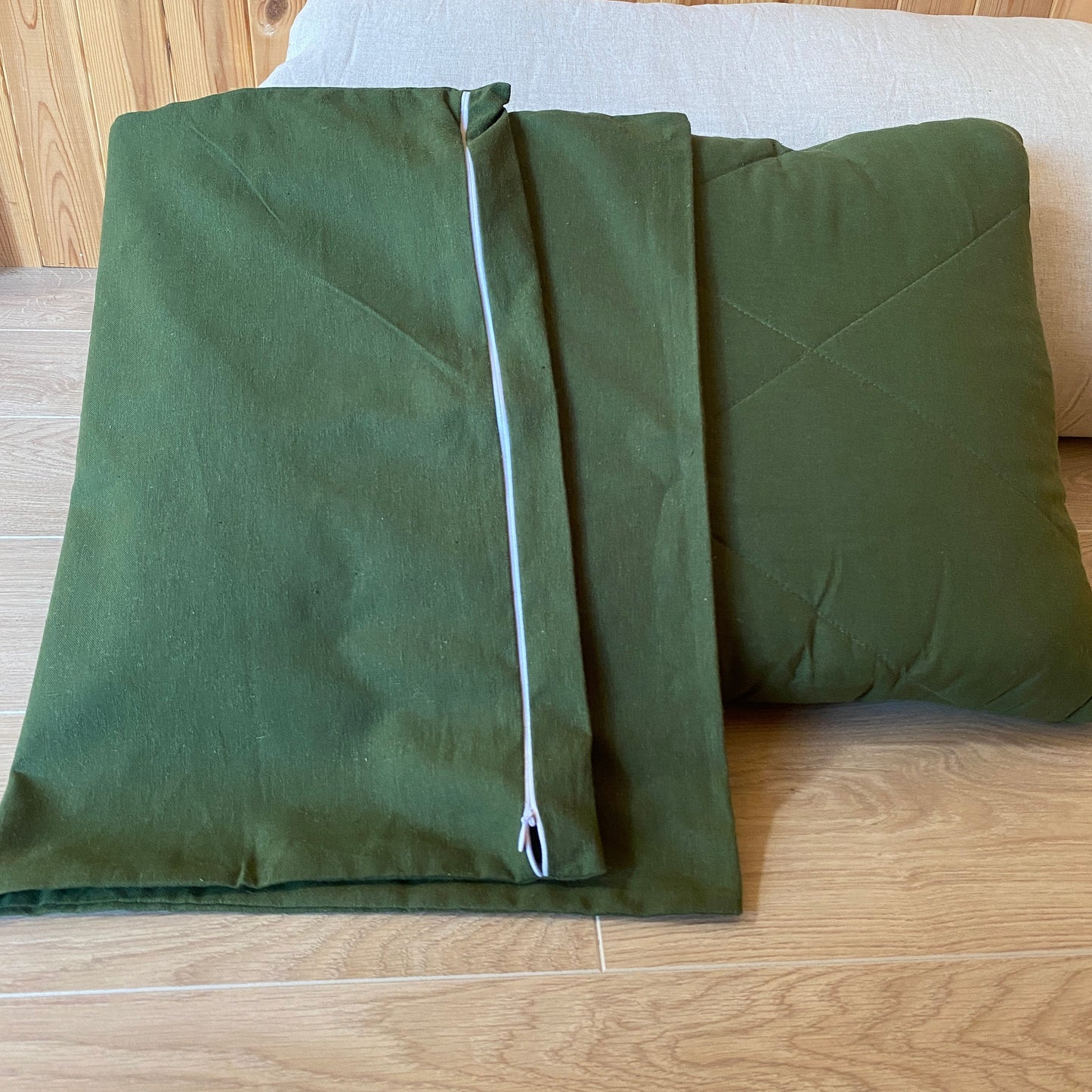 Hemp pillowcase with zipper, green colour